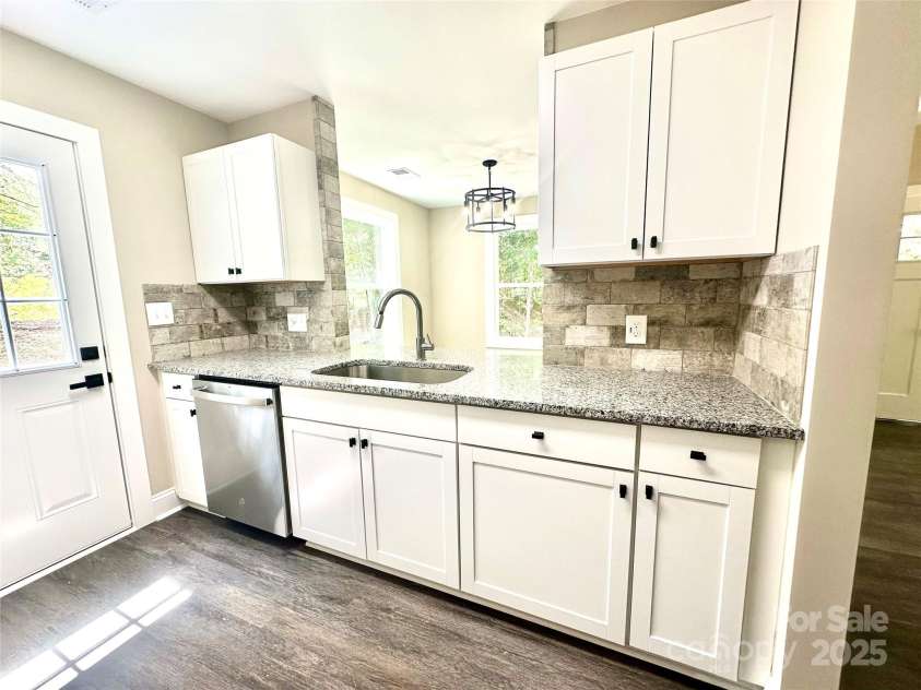 6785 Nathan Avenue, Kannapolis, NC 28081.  MLS# CAR4287541, YatesRealty ID 29452. Kitchen