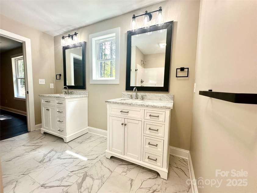 6785 Nathan Avenue, Kannapolis, NC 28081.  MLS# CAR4287541, YatesRealty ID 29452. Primary Bath