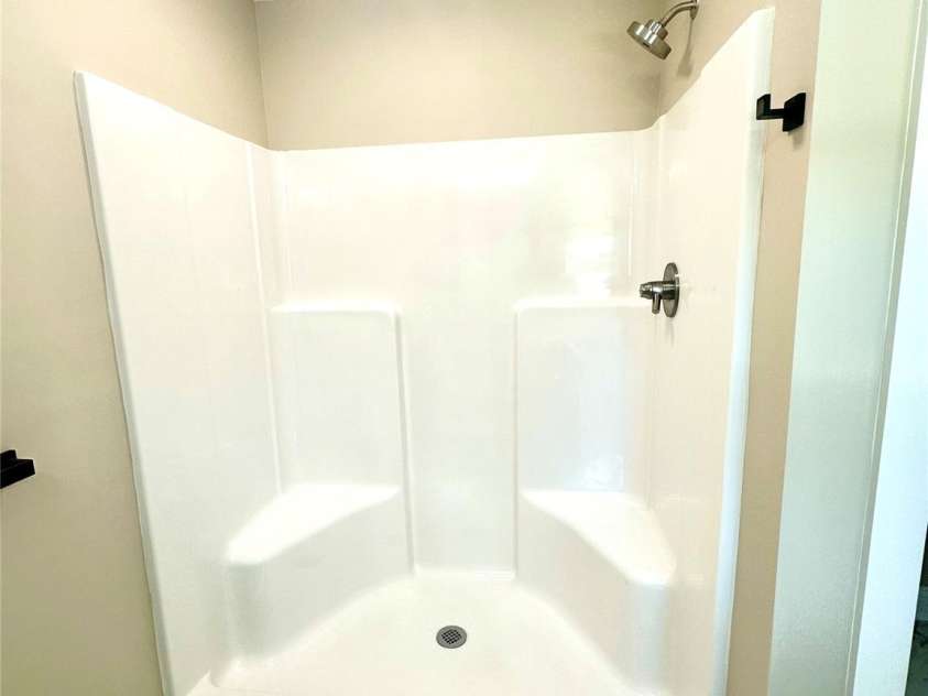 6785 Nathan Avenue, Kannapolis, NC 28081.  MLS# CAR4287541, YatesRealty ID 29452. Primary Bath