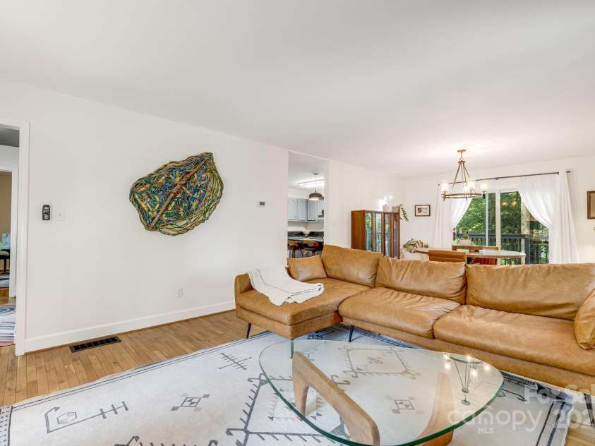 127 Forest Lake Drive, Asheville, NC 28803.  MLS# CAR4286269, YatesRealty ID 29453. 