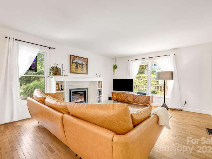 127 Forest Lake Drive, Asheville, NC 28803.  MLS# CAR4286269, YatesRealty ID 29453. 