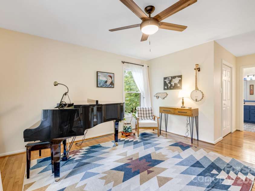 127 Forest Lake Drive, Asheville, NC 28803.  MLS# CAR4286269, YatesRealty ID 29453. 