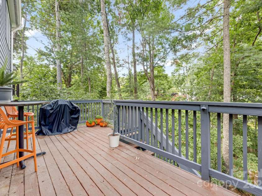 127 Forest Lake Drive, Asheville, NC 28803.  MLS# CAR4286269, YatesRealty ID 29453. 