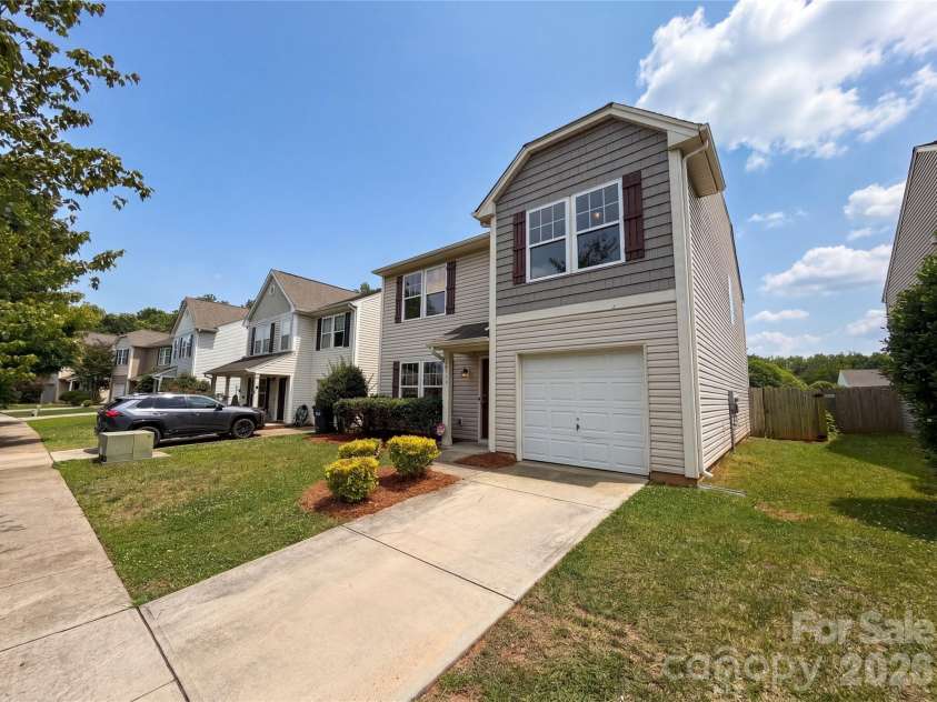 2534 Stream Bank Drive, Charlotte, NC 28269.  MLS# CAR4388978, YatesRealty ID 29453. 