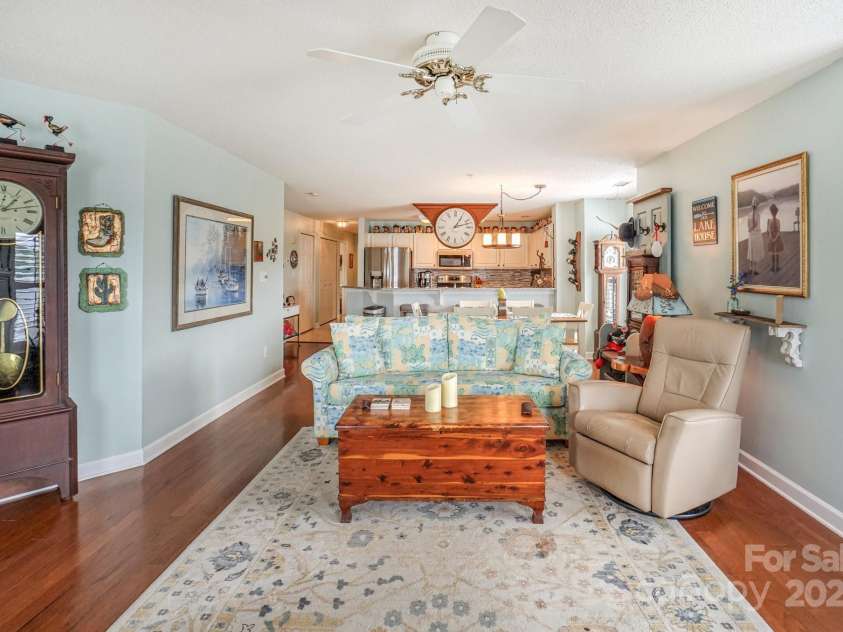 1238 Torrence Circle, Davidson, NC 28036.  MLS# CAR4287722, YatesRealty ID 29454. 