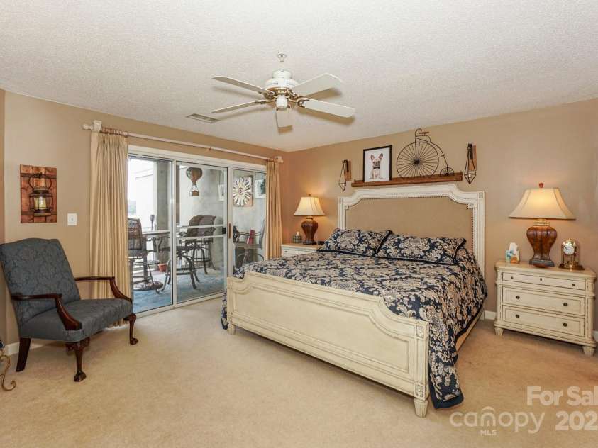 1238 Torrence Circle, Davidson, NC 28036.  MLS# CAR4287722, YatesRealty ID 29454. 