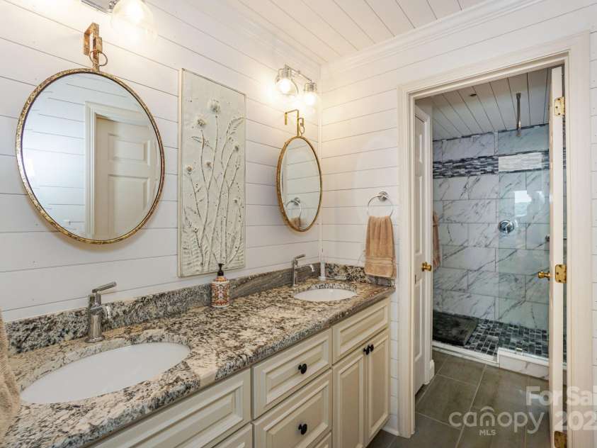 1238 Torrence Circle, Davidson, NC 28036.  MLS# CAR4287722, YatesRealty ID 29454. 
