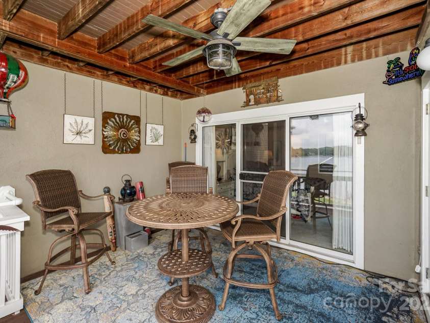 1238 Torrence Circle, Davidson, NC 28036.  MLS# CAR4287722, YatesRealty ID 29454. 