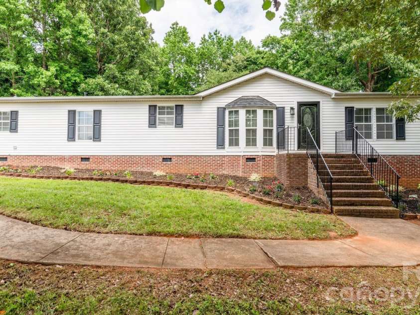 127 Whitewater Lane, Mooresville, NC 28115.  MLS# CAR4390807, YatesRealty ID 29454. 