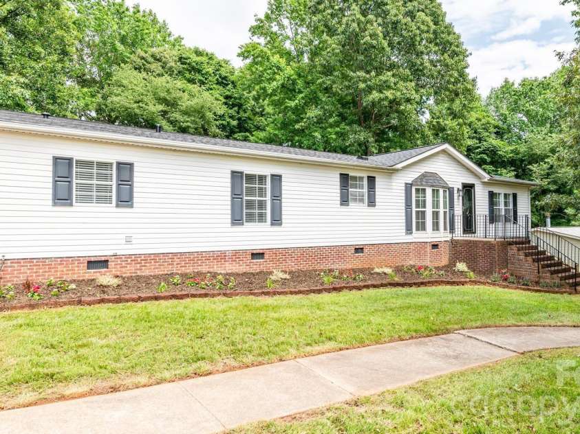 127 Whitewater Lane, Mooresville, NC 28115.  MLS# CAR4390807, YatesRealty ID 29454. 