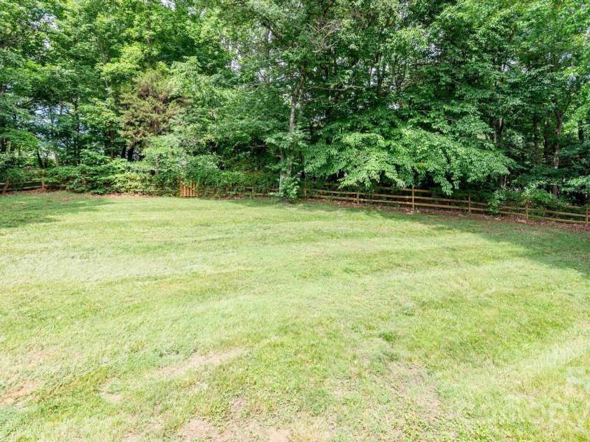 127 Whitewater Lane, Mooresville, NC 28115.  MLS# CAR4390807, YatesRealty ID 29454. 
