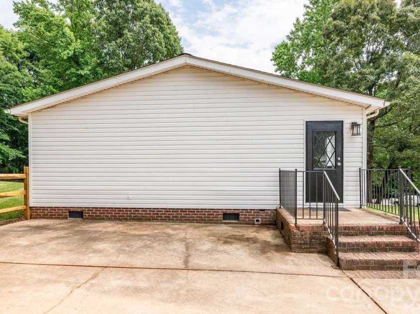 127 Whitewater Lane, Mooresville, NC 28115.  MLS# CAR4390807, YatesRealty ID 29454. 