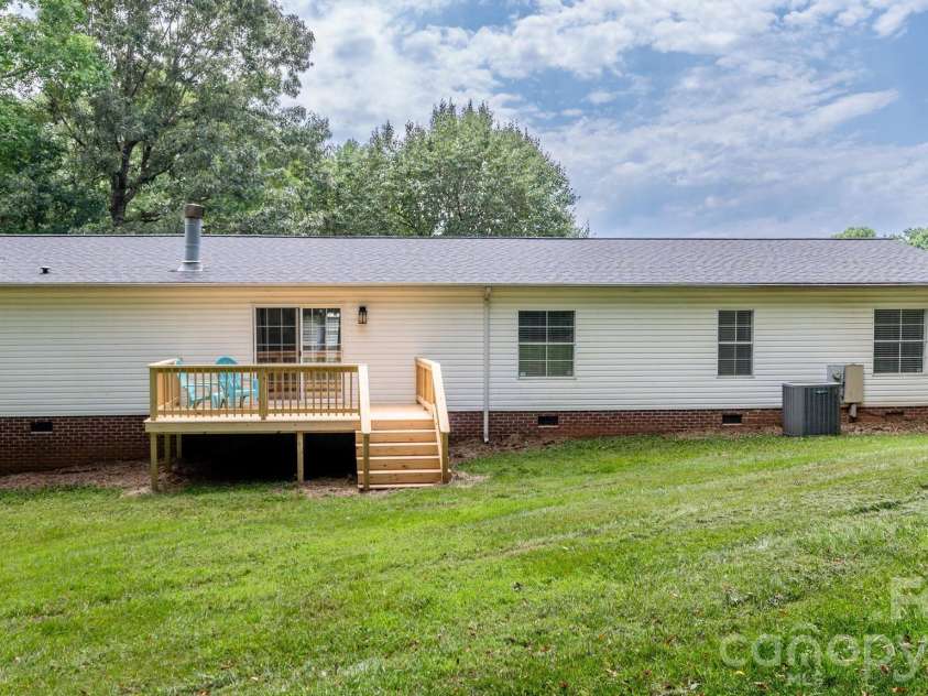 127 Whitewater Lane, Mooresville, NC 28115.  MLS# CAR4390807, YatesRealty ID 29454. 