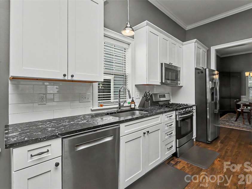 3205 Mcdowell Street, Charlotte, NC 28205.  MLS# CAR4391706, YatesRealty ID 29457. 