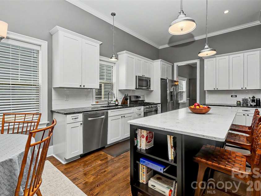3205 Mcdowell Street, Charlotte, NC 28205.  MLS# CAR4391706, YatesRealty ID 29457. 