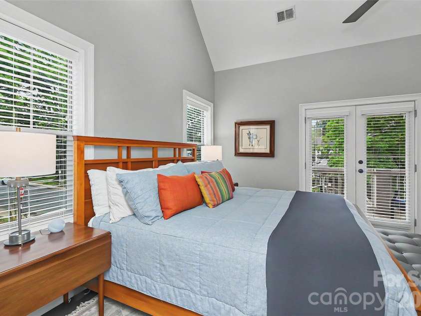 3205 Mcdowell Street, Charlotte, NC 28205.  MLS# CAR4391706, YatesRealty ID 29457. 