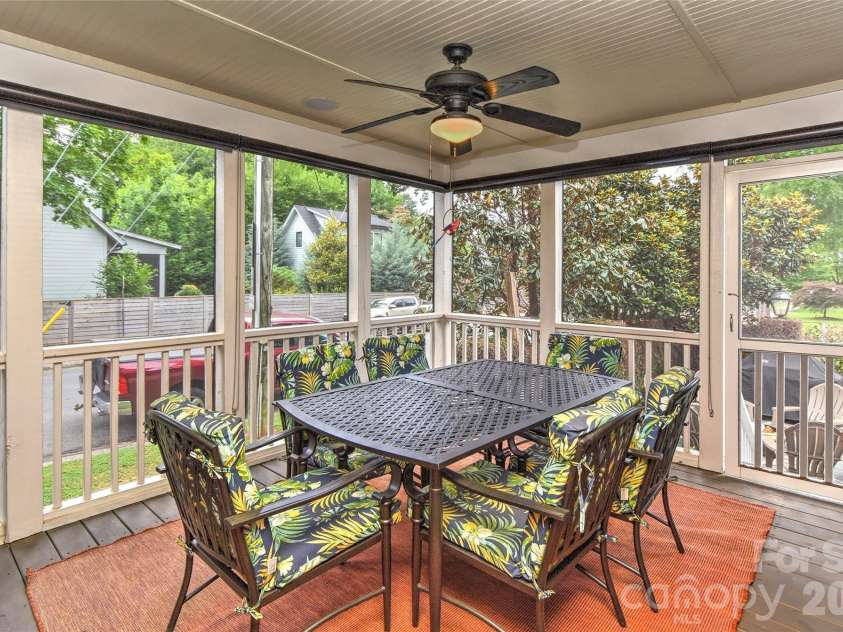 3205 Mcdowell Street, Charlotte, NC 28205.  MLS# CAR4391706, YatesRealty ID 29457. 