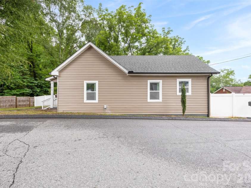 313 Gantt Street, Kings Mountain, NC 28086.  MLS# CAR4391949, YatesRealty ID 29458. 