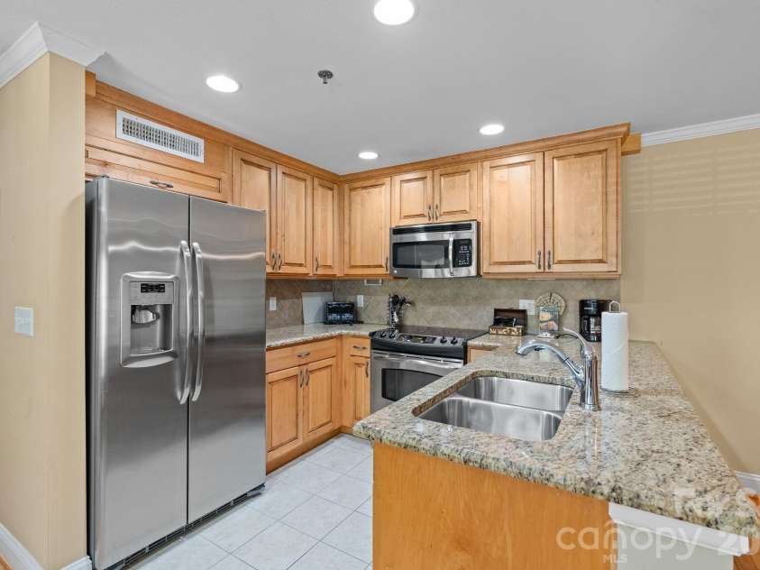 301 Bowling Park Road, Asheville, NC 28803.  MLS# CAR4391933, YatesRealty ID 29459. 