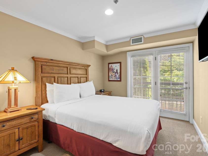 301 Bowling Park Road, Asheville, NC 28803.  MLS# CAR4391933, YatesRealty ID 29459. 