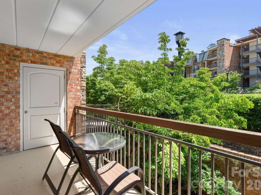 301 Bowling Park Road, Asheville, NC 28803.  MLS# CAR4391933, YatesRealty ID 29459. 