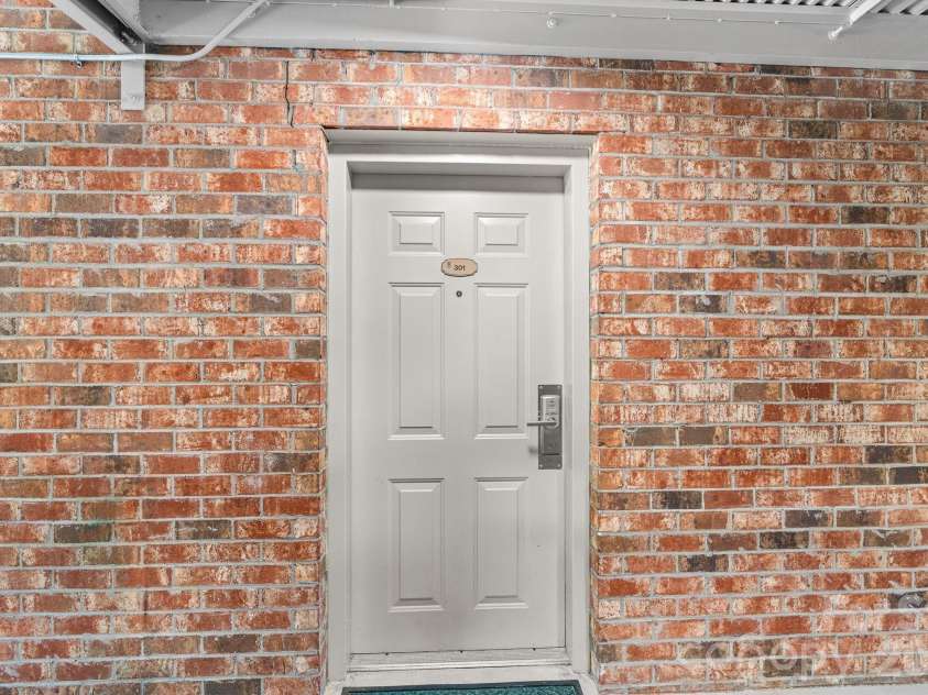 301 Bowling Park Road, Asheville, NC 28803.  MLS# CAR4391933, YatesRealty ID 29459. 