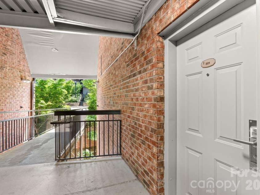 301 Bowling Park Road, Asheville, NC 28803.  MLS# CAR4391933, YatesRealty ID 29459. 