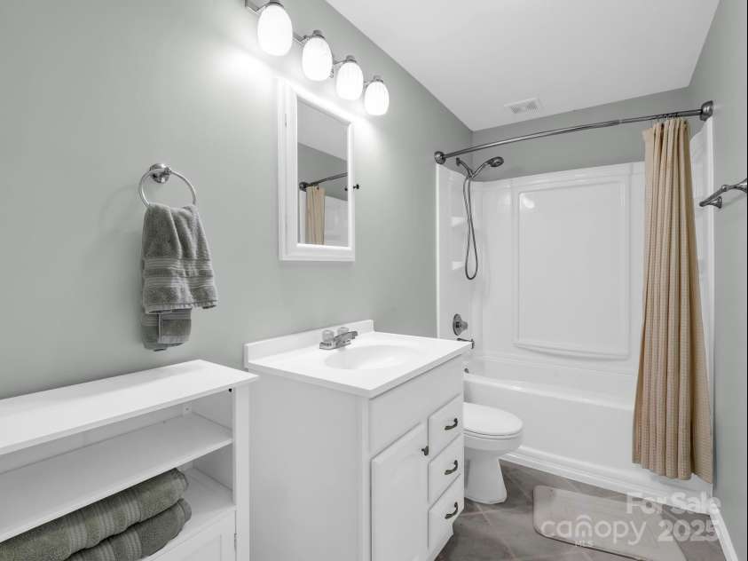 995 Towery Trace, Ellenboro, NC 28040.  MLS# CAR4287320, YatesRealty ID 29459. Bathroom in basement