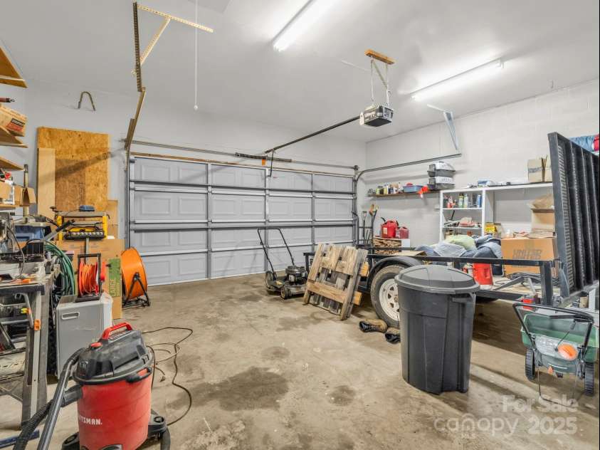 995 Towery Trace, Ellenboro, NC 28040.  MLS# CAR4287320, YatesRealty ID 29459. Garage