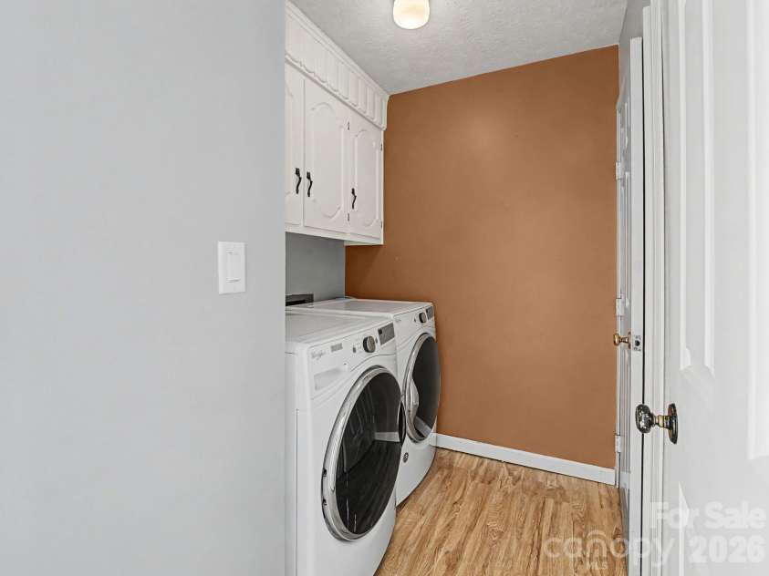 1409 Kensington Road, Hendersonville, NC 28791.  MLS# CAR4345772, YatesRealty ID 2946. Dedicated laundry room, off of front hallway on main level