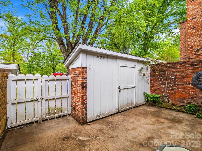1409 Kensington Road, Hendersonville, NC 28791.  MLS# CAR4377939, YatesRealty ID 2946. 
