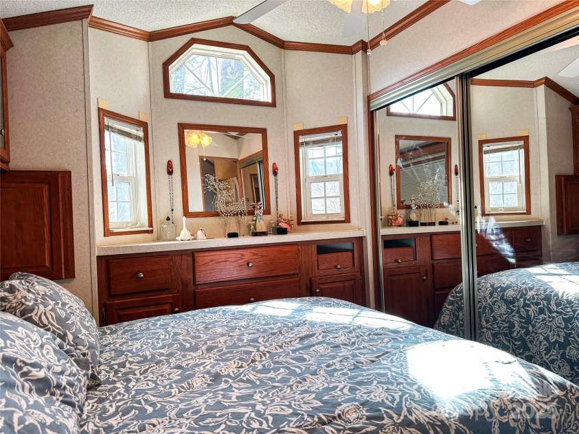 379 Winngray Lane, Waynesville, NC 28785.  MLS# CAR4227268, YatesRealty ID 2946. 