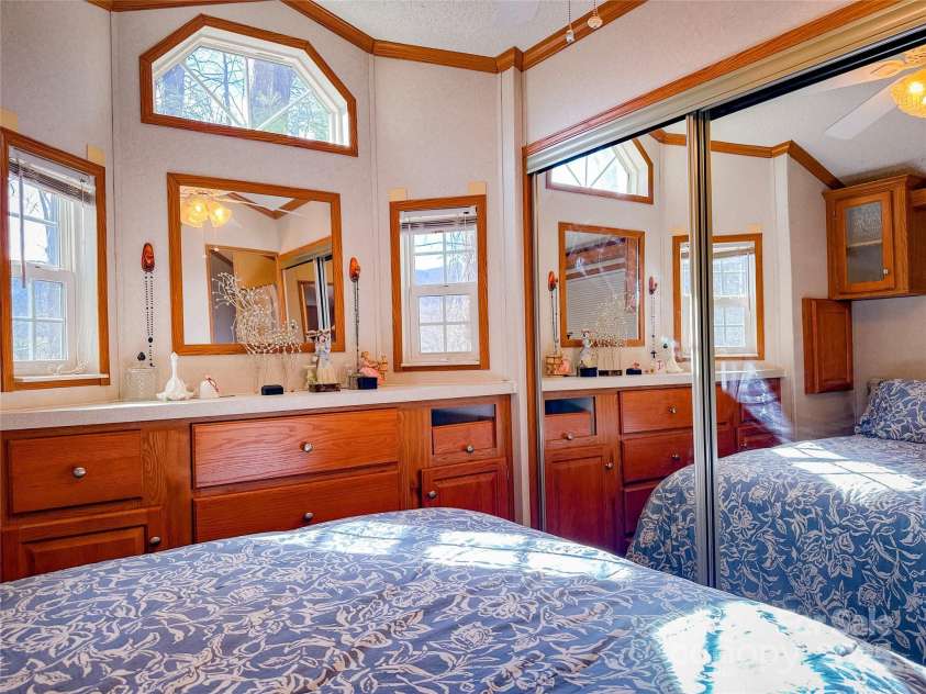 379 Winngray Lane, Waynesville, NC 28785.  MLS# CAR4227268, YatesRealty ID 2946. 
