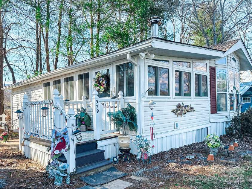 379 Winngray Lane, Waynesville, NC 28785.  MLS# CAR4227268, YatesRealty ID 2946. 