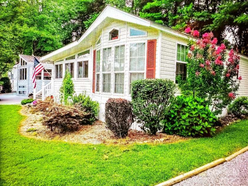 379 Winngray Lane, Waynesville, NC 28785.  MLS# CAR4227268, YatesRealty ID 2946. The unit comes to life in full bloom during spring!
