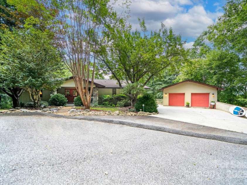 58 Warwaseeta Court, Brevard, NC 28712.  MLS# CAR4287323, YatesRealty ID 29462. 