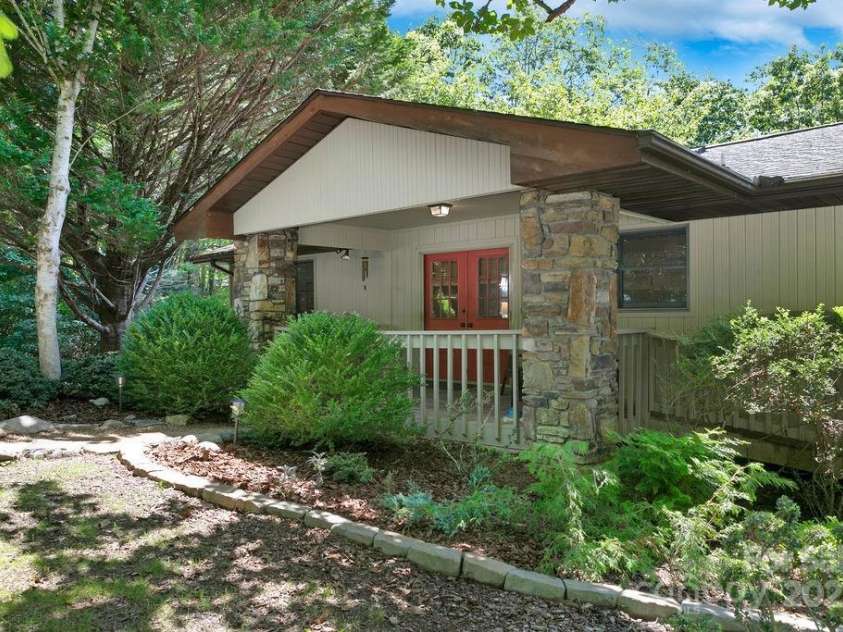 58 Warwaseeta Court, Brevard, NC 28712.  MLS# CAR4287323, YatesRealty ID 29462. 