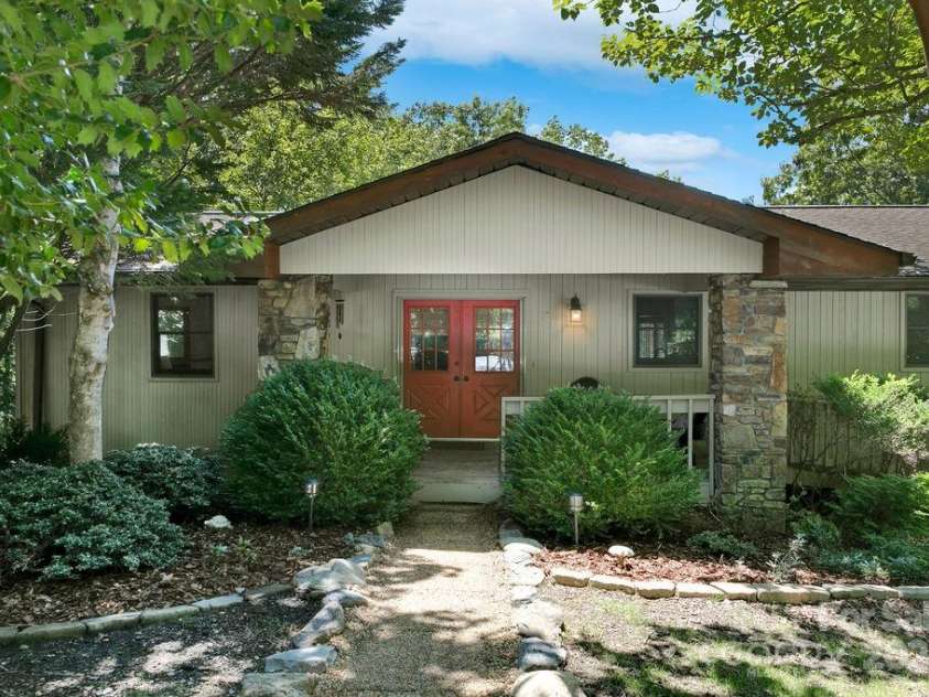 58 Warwaseeta Court, Brevard, NC 28712.  MLS# CAR4287323, YatesRealty ID 29462. 