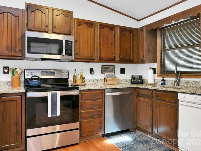 58 Warwaseeta Court, Brevard, NC 28712.  MLS# CAR4287323, YatesRealty ID 29462. 