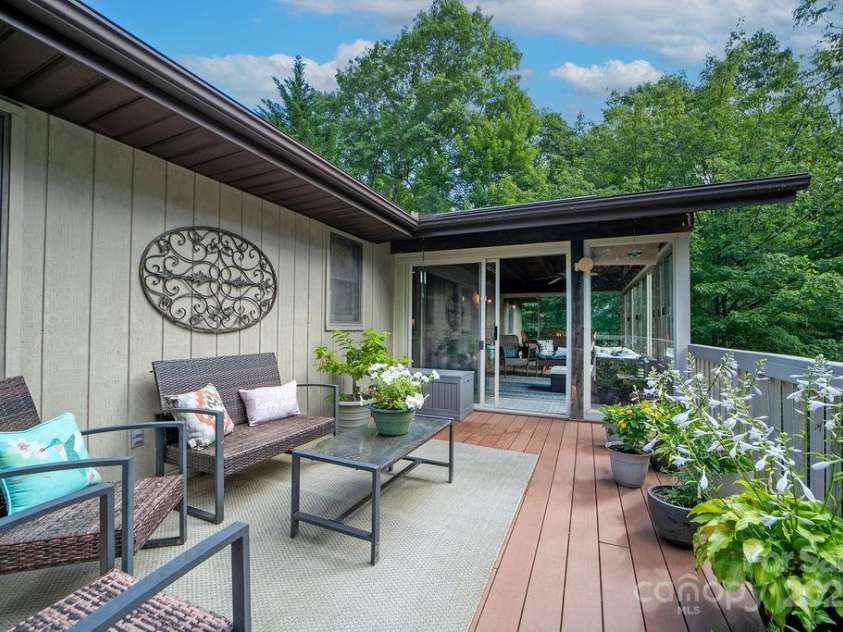 58 Warwaseeta Court, Brevard, NC 28712.  MLS# CAR4287323, YatesRealty ID 29462. 