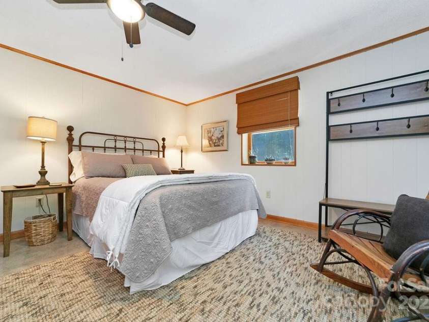 58 Warwaseeta Court, Brevard, NC 28712.  MLS# CAR4287323, YatesRealty ID 29462. 