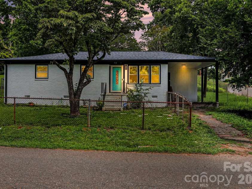 518 Baker Street, Kings Mountain, NC 28086.  MLS# CAR4390475, YatesRealty ID 29463. 