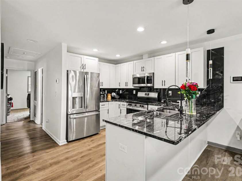 518 Baker Street, Kings Mountain, NC 28086.  MLS# CAR4390475, YatesRealty ID 29463. 