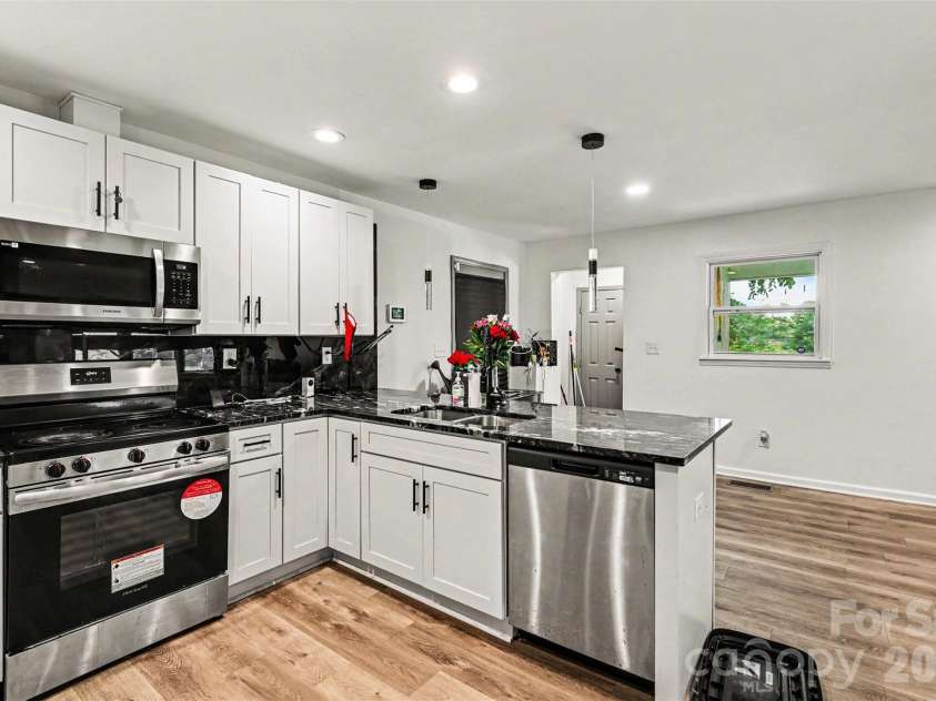 518 Baker Street, Kings Mountain, NC 28086.  MLS# CAR4390475, YatesRealty ID 29463. 