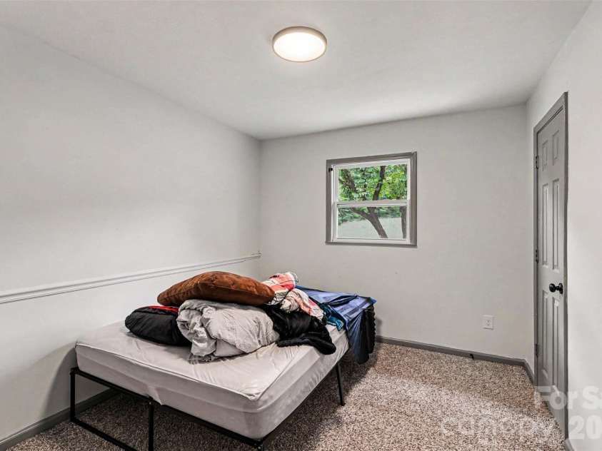 518 Baker Street, Kings Mountain, NC 28086.  MLS# CAR4390475, YatesRealty ID 29463. 