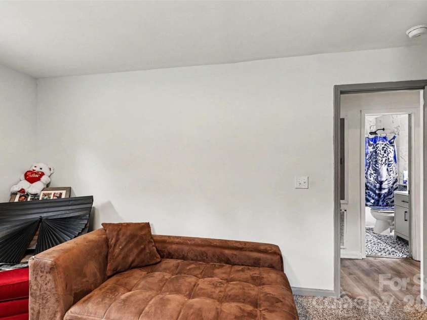 518 Baker Street, Kings Mountain, NC 28086.  MLS# CAR4390475, YatesRealty ID 29463. 