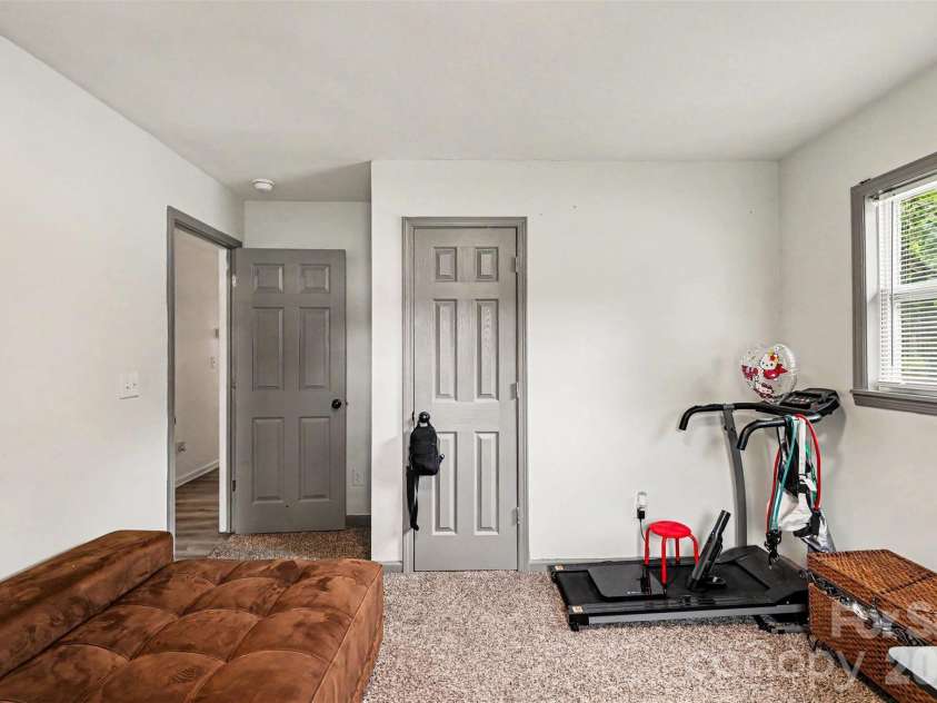 518 Baker Street, Kings Mountain, NC 28086.  MLS# CAR4390475, YatesRealty ID 29463. 