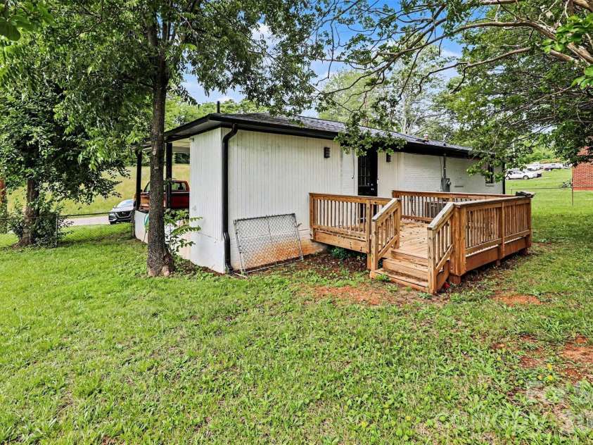 518 Baker Street, Kings Mountain, NC 28086.  MLS# CAR4390475, YatesRealty ID 29463. 