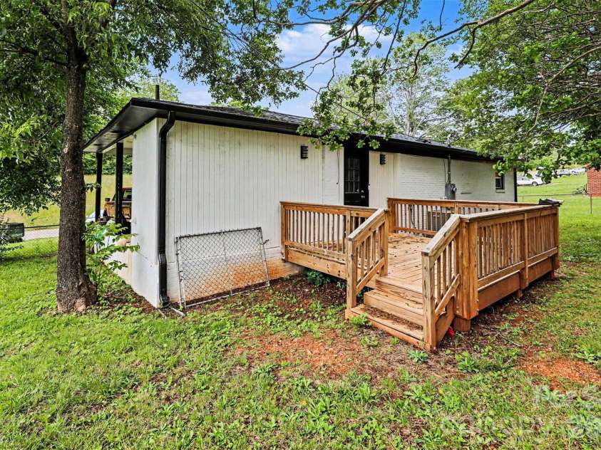 518 Baker Street, Kings Mountain, NC 28086.  MLS# CAR4390475, YatesRealty ID 29463. 