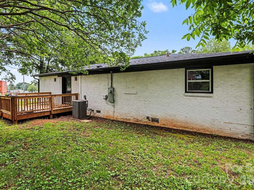 518 Baker Street, Kings Mountain, NC 28086.  MLS# CAR4390475, YatesRealty ID 29463. 